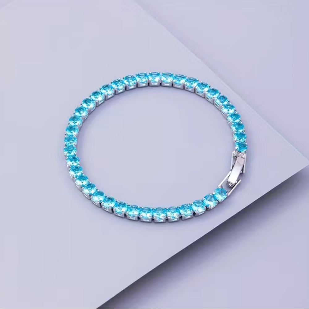 Beautiful Round Blue Topaz Bracelet In White Gold - Picture 2 of 12